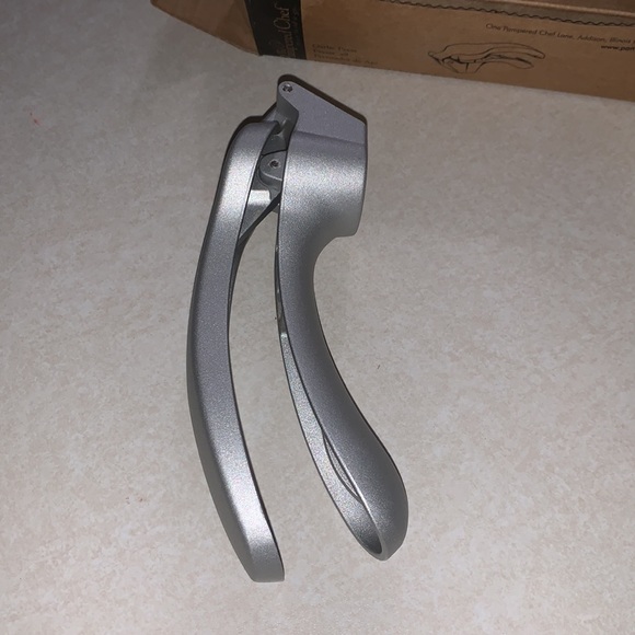 The Pampered Chef Other The Pampered Chef Garlic Press Poshmark